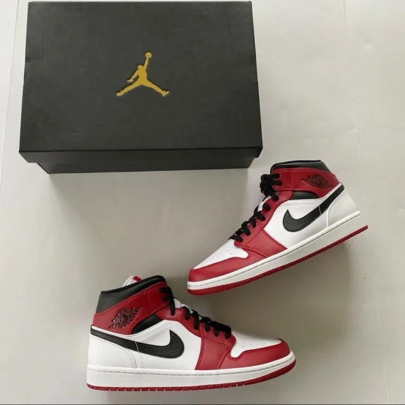 Jordan 1 Mid Chicago (2020) Brand New Mens 10 B&R - Picture 1 of 14
